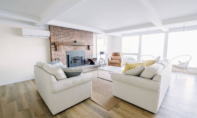 Conquerall Bank House | Wood-Fired Sauna on The Water, Sleeps 8 – Private Waterfront!