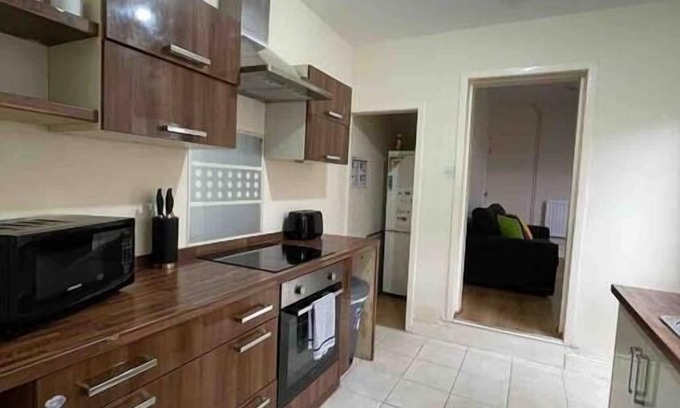 Kettering Apartment | Wood Street Corporate House