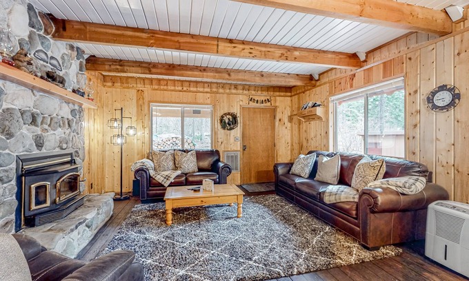 Cle Elum Cabin | Wooded cabin with private hot tub, deck, firepit & fireplace - walk to the lake