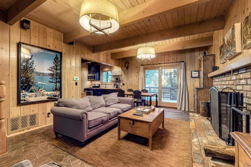 Arrowhead Villas House | Wooded Comfort