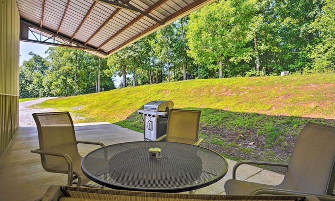 Gilbertsville Apartment | Wooded Gilbertsville Hideaway on Kentucky Lake!
