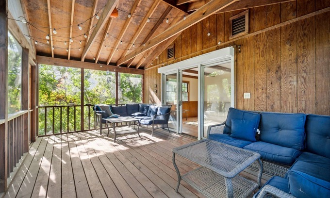 West Bloomington House | Wooded refuge in the heart of the city