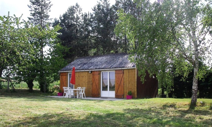 Tramain Ski Chalet | Wooden chalet on fenced plot with pond, 4 people, completely renovated