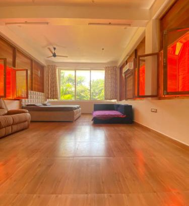 Tiruvettipuram House | Wooden cottage