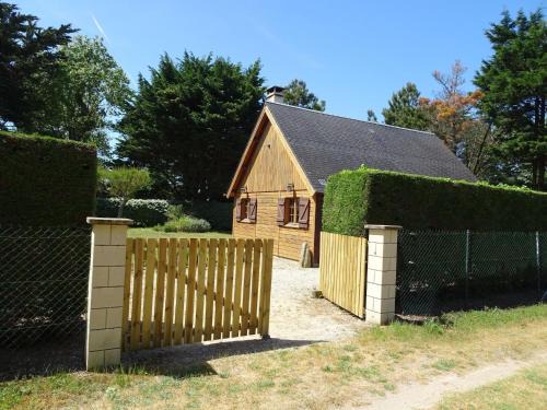 Denneville House | Wooden House by Beach near Barneville