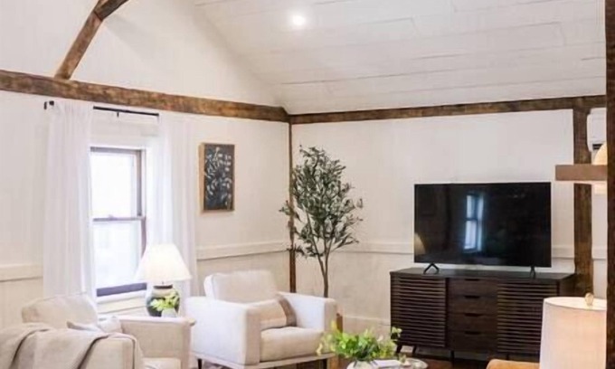 Myerstown House | Woodhaven Hideaway: Cozy, luxe retreat; soaking tub
