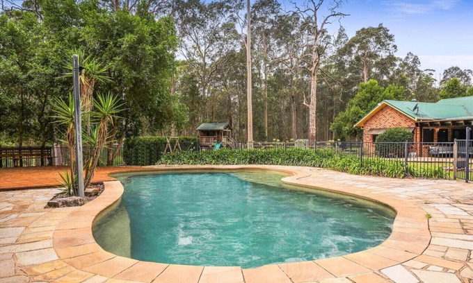 Durren Durren House | Woodland Acreage|Heated Pool|Ponies|Soccer Field
