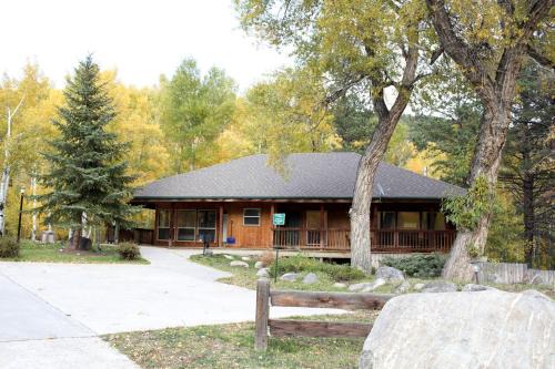 Salida House | Woodland Camping Cabin for Biking near Arkansas Hills Trail in Colorado