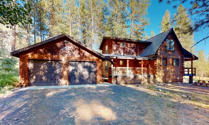 New Meadows Cabin | Woodland Chalet | Cabin in New Meadows with grill, deck, fireplace & W/D