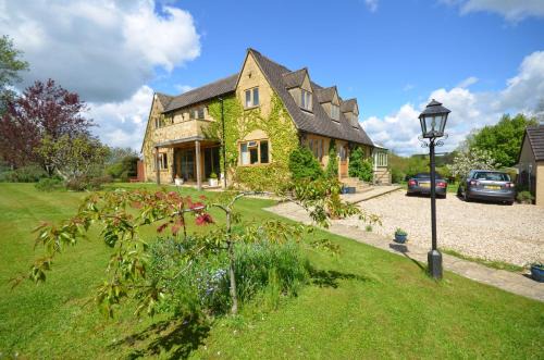 Longborough House | Woodland Guesthouse