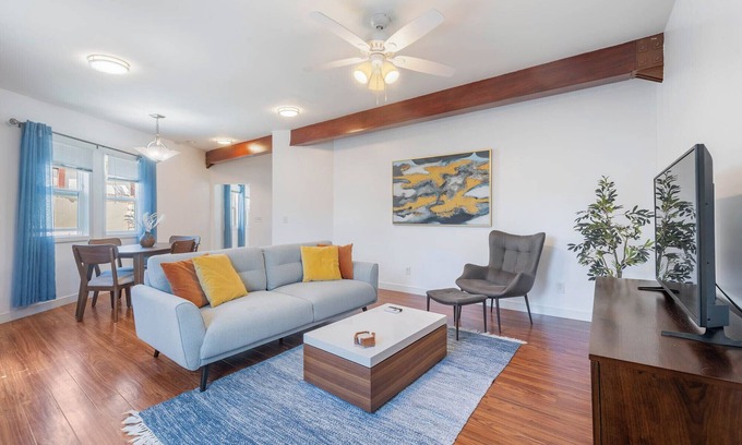 Woodland Hills House | Woodland Victory Hideaway