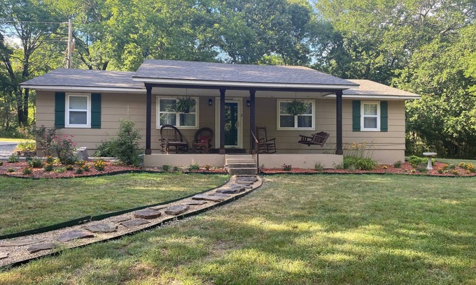 Hulbert Cottage | Woodlands - 3 bedroom, 2 full bath secluded beauty next to Sequoyah State Park