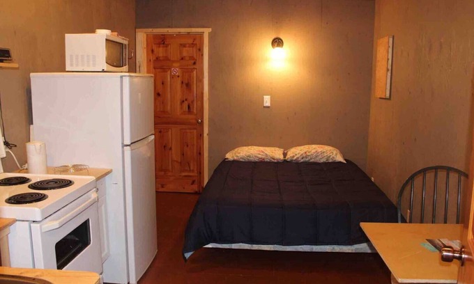 Chilanko Forks Apartment | Woodlands Fishin Resort - Loon Retreat # 1