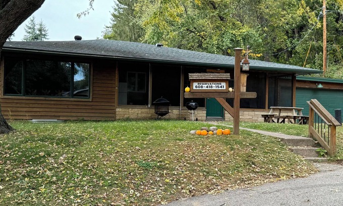 Alma House | Woodlands Retreat next to the Mississippi River