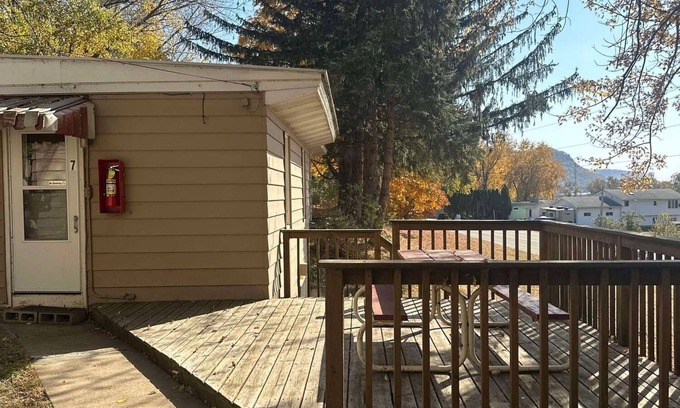 Alma Cabin | Woodlands Retreat next to the Mississippi River