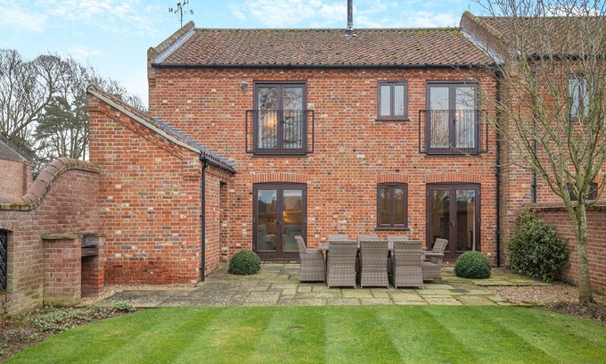 Sculthorpe Cottage | WOODPECKER BARN - CWL