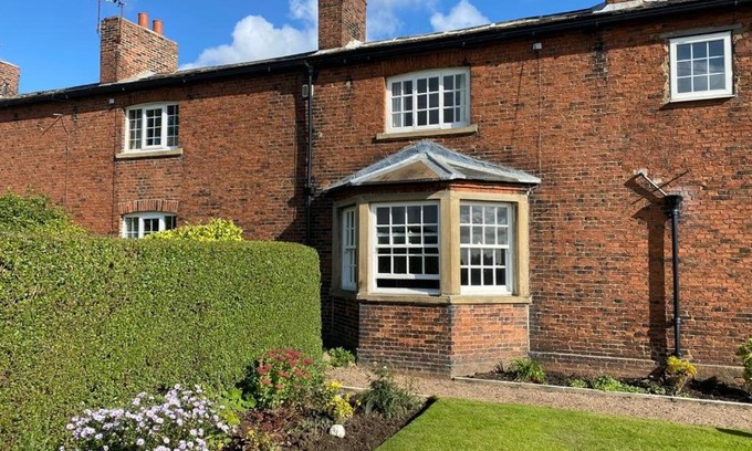 Bretton House | Woodpecker Cottage