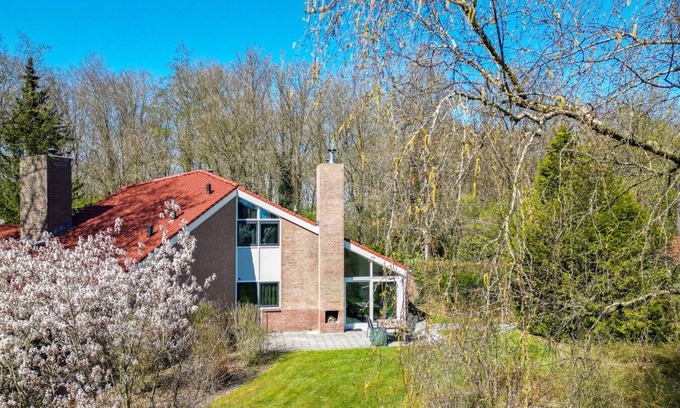 Zwiggelte House | Woodpecker I Modern Bungalow near the Forest