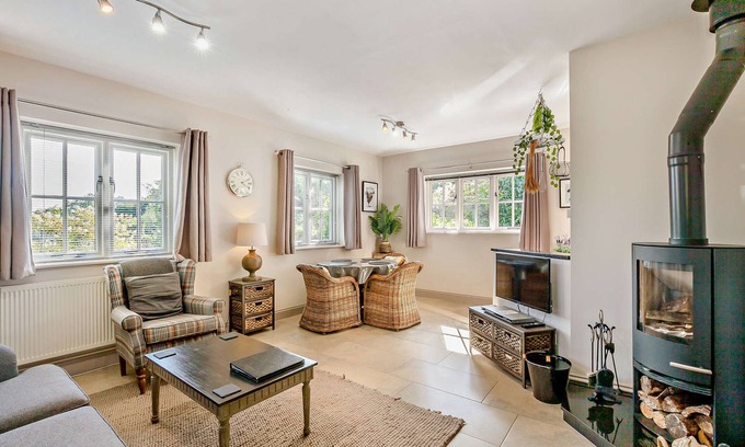 East Grinstead Cottage | Woodpeckers Cottage - One bedroom luxurious and Contemporary rural retreat