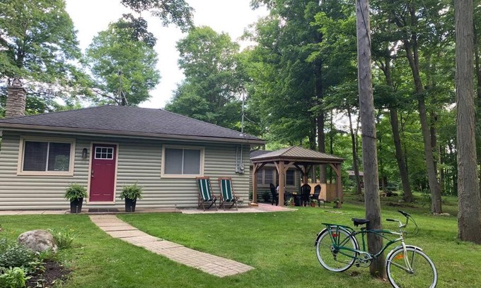 Sherkston House | Woodsandwaves Cottage Retreat