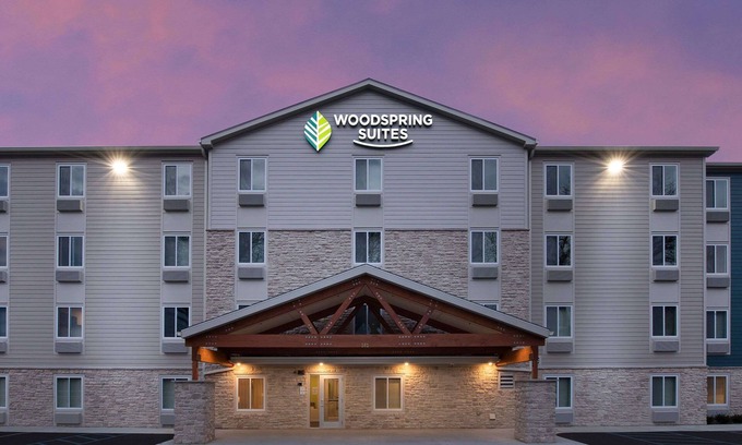 Buford Hotel | WoodSpring Suites Buford near Mall of Georgia-Lake Lanier