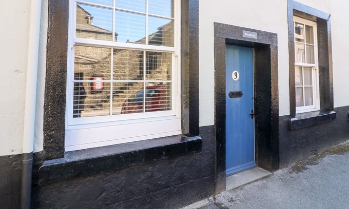 Giggleswick Cottage | WOODSTOCK COTTAGE, pet friendly, character holiday cottage in Settle