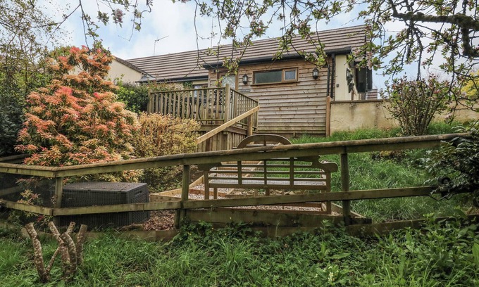 Axminster Cottage | WOODSTOCK RETREAT, pet friendly, with a garden in Chardstock, Devon