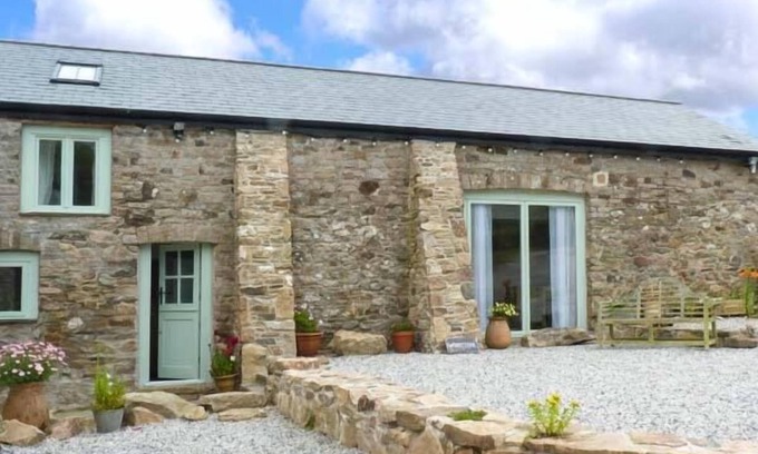 Grenofen Cottage | WOODSTONE BARN, pet friendly, character holiday cottage in Tavistock