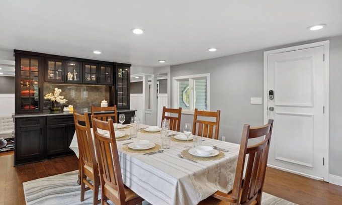 White Bear Lake House | Woodsy Retreat: Chef's Kitchen, Dance Room & Gym