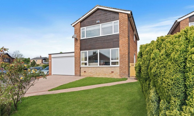 Wylam House | Woodvale Gardens, Wylam Village, Sleeps 6