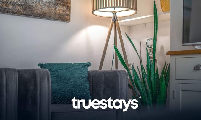 Cannock House | Woodview House by Truestays Serviced Accommodation