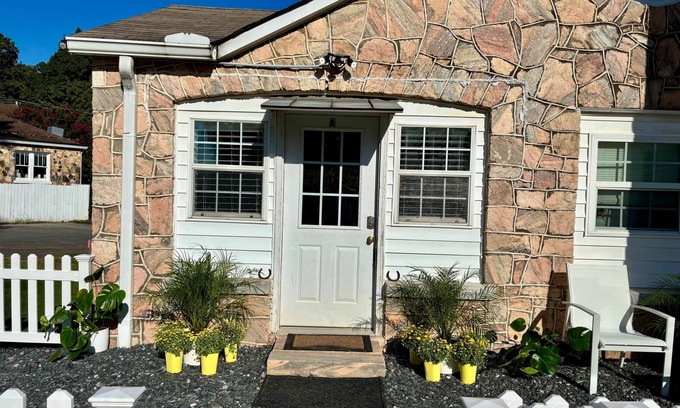 Dahlonega Villa | Woodward Villa A - Steps to Downtown Dahlonega