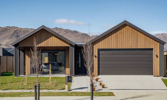 Lowburn House | Wooing Tree Beauty - Cromwell Holiday Home