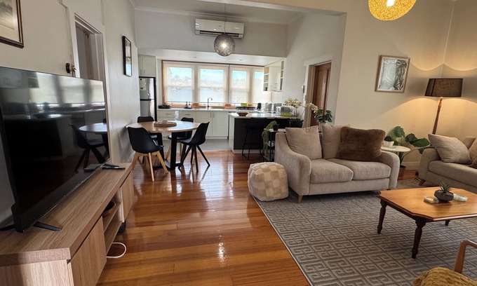 South Launceston Cottage | Wooragee Cosy Cottage