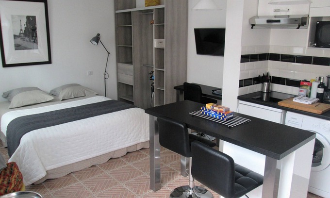 Maisons-Laffitte Hotel | WORKSHOP, independent studio on private courtyard PARIS center 20 minutes by RER A