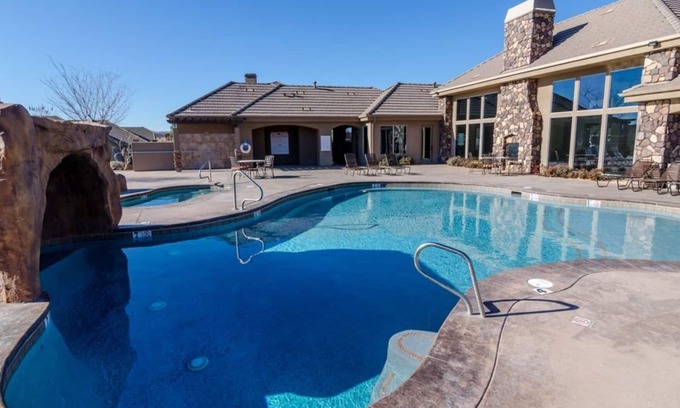 Washington House | WOW, WHAT A VIEW Sits on Golf course. Zions, Sand Hollow, Hike, swim, bike, Golf