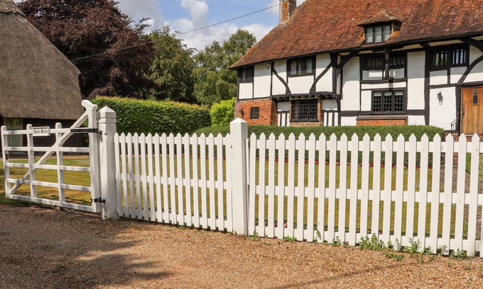 Etchinghill Cottage | WREN COTTAGE AT BOYKE MANOR, family friendly in Lyminge