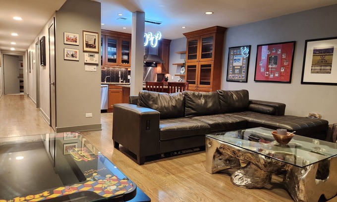 Wrigleyville Condo | Wrigley 2 bedroom 2 bath with free parking & yard!