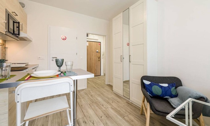 Fabryczna Apartment | Wrocław Grabiszyn Double Studio - by Rentujemy