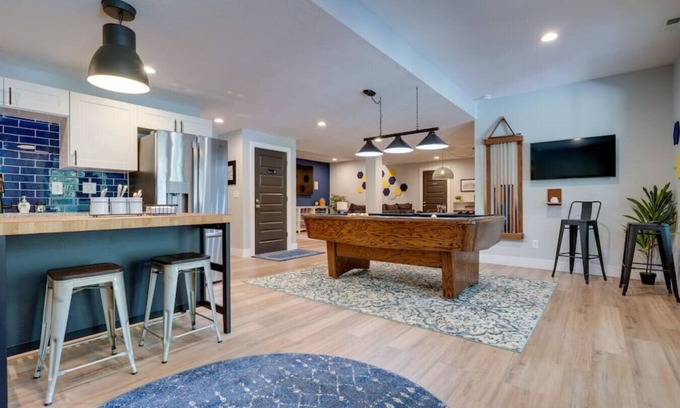 Shawnee Hills House | Wyandotte Way - Comfy and Fun, Fam-Friendly Suite