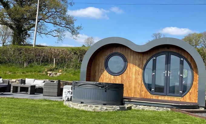 Erwood Cabin | Wye Timber Frame Pod with Private Hot Tub