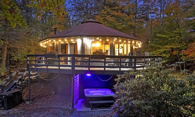 Beech Mountain Cabin | X Adult Only - Walk to Slopes - Hot Tub - Fire Pit X