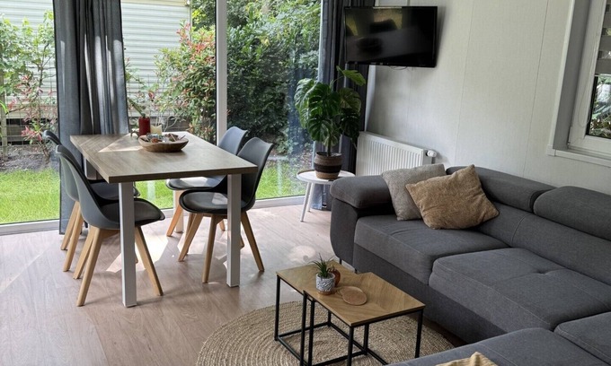Marienberg Ski Chalet | XaBo No. 129, 5m from fishing pond at 5*campsite!