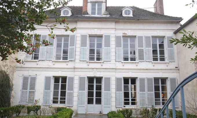 Joigny House | XVIIIth century mansion in Burgundy wine country