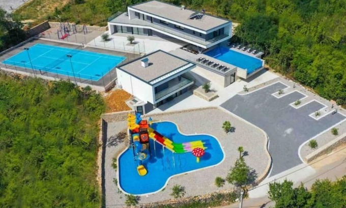 Podbablje Villa | XXL villa resort for large group, heated pool, aquapark, tennis court, hot tube