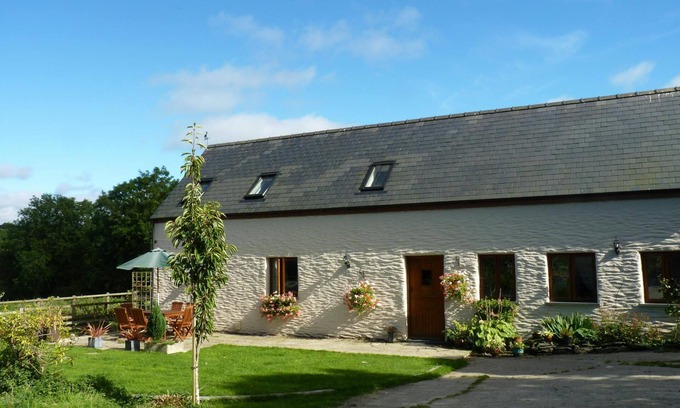 Tremain Cottage | Y Beudy, Crymych - Three Bedroom Cottage, Sleeps 7