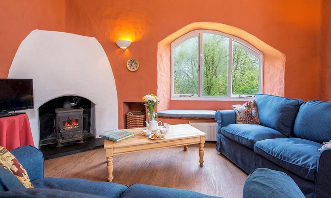Clynderwen Cottage | Y Beudy, Holiday Cottage Near Preseli Hills, Sleeps 4, 2 bedrooms, bathrooms