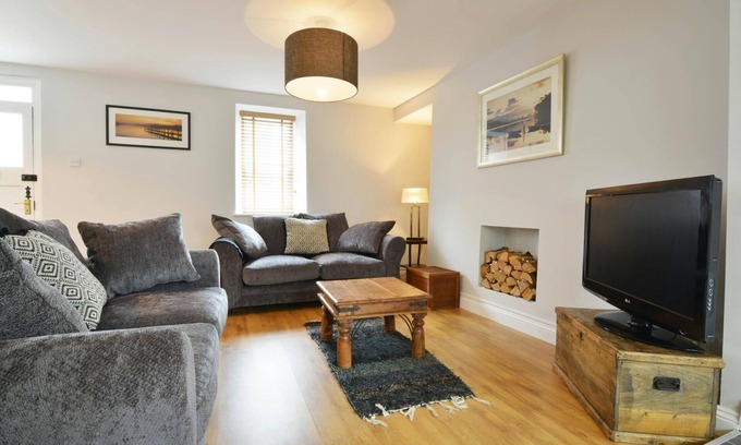 Aberaeron Cottage | Y Bwthyn, Aberaeron - Two Bedroom Cottage, Sleeps 4