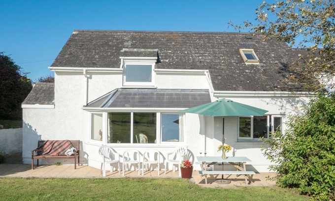 Cilgerran Cottage | Y Bwthyn, Cardigan - Two Bedroom Cottage, Sleeps 4