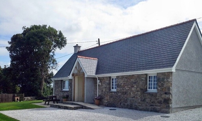 Moelfre Cottage | Y Bwthyn Holiday Cottage near LLigwy Beach